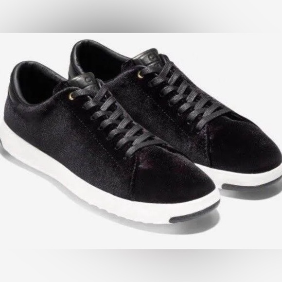 🖤🤍Black Velvet Cole Haan Ladies Tennis Shoes BNIB 🤍🖤 - Picture 1 of 12